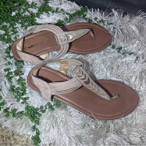 -🌼3/$30🌼Wet Seal Tan Studded Detail Flats/Sandals Size 9 - Picture 9 of 11